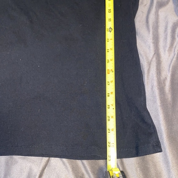 🎱Black ribbed short sleeve top! - Picture 5 of 6